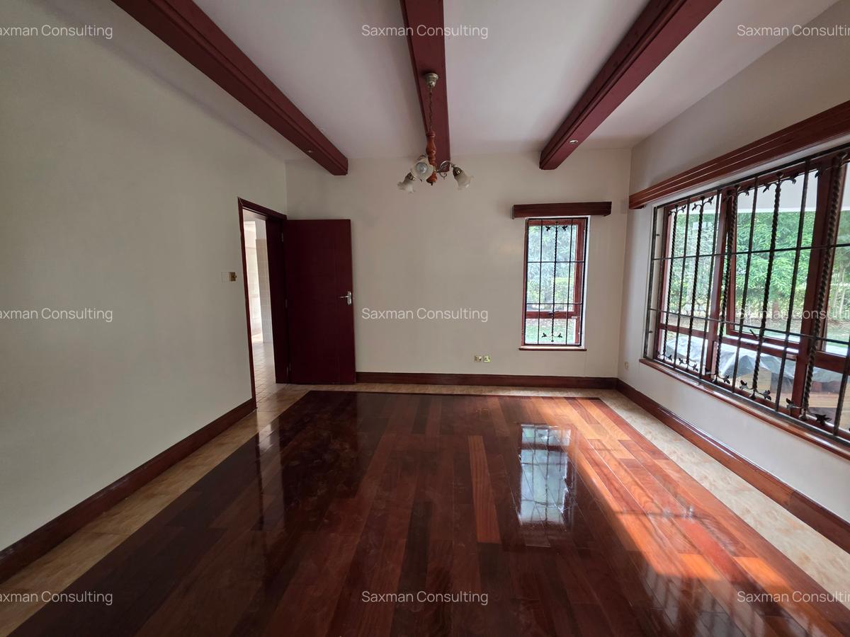 5 Bed House with En Suite in Runda - 4