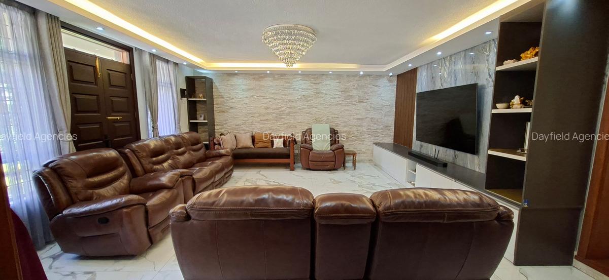 5 Bed House with En Suite in Lavington - 3