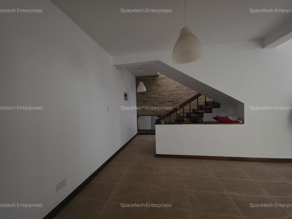 4 Bed Townhouse with En Suite in Spring Valley - 12