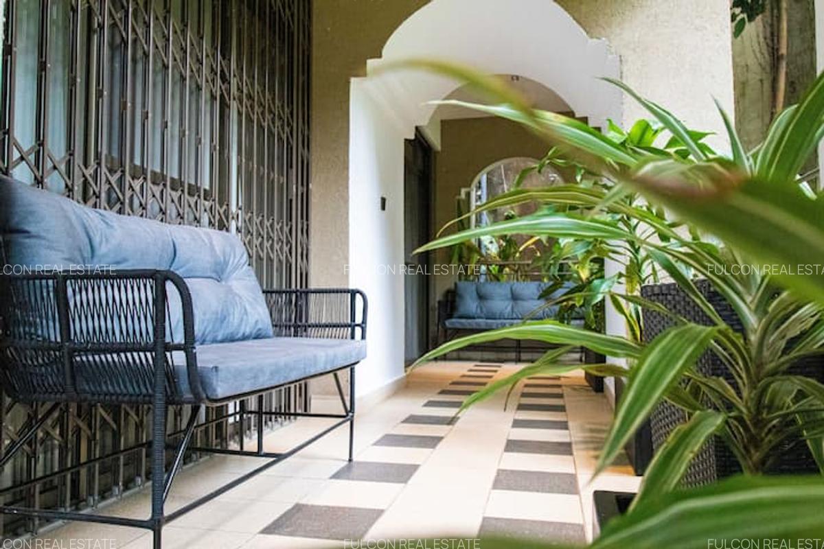 3 Bed Apartment with En Suite in Parklands - 8