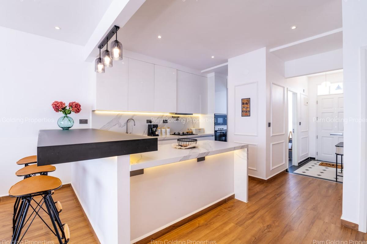 4 Bed Townhouse with Swimming Pool at Crawford Road - 9