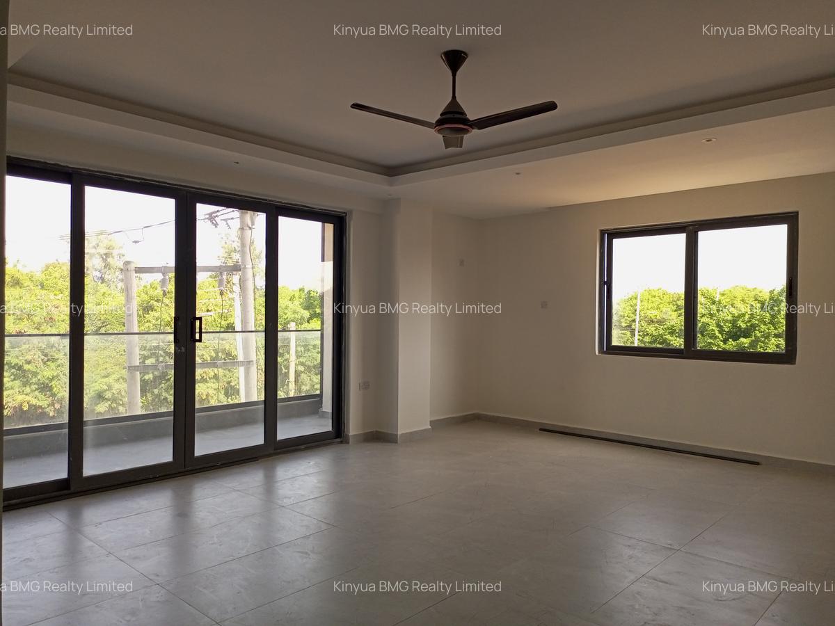 3 Bed Apartment with En Suite at Links Road - 1