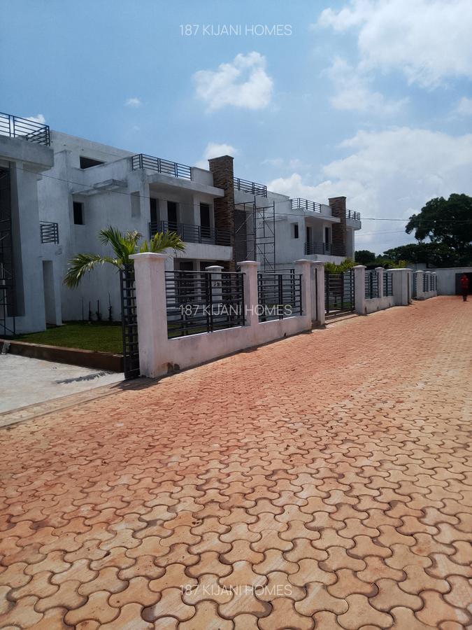 4 Bed Villa with En Suite at Muhuri Rd - 4