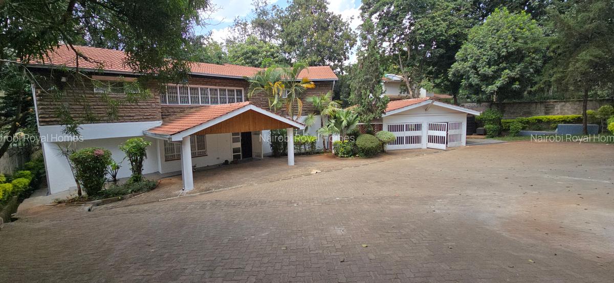 4 Bed House with En Suite at Lobelia Drive - 1