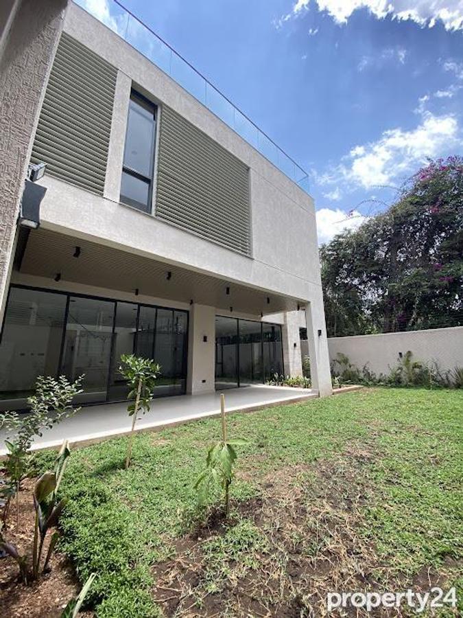 5 Bed Townhouse with En Suite in Lavington - 2