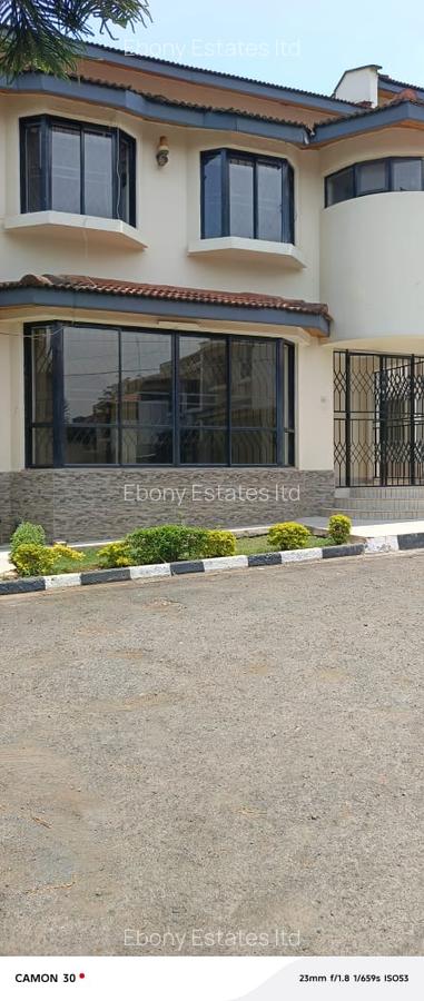 4 Bed Townhouse with En Suite in Lavington - 15