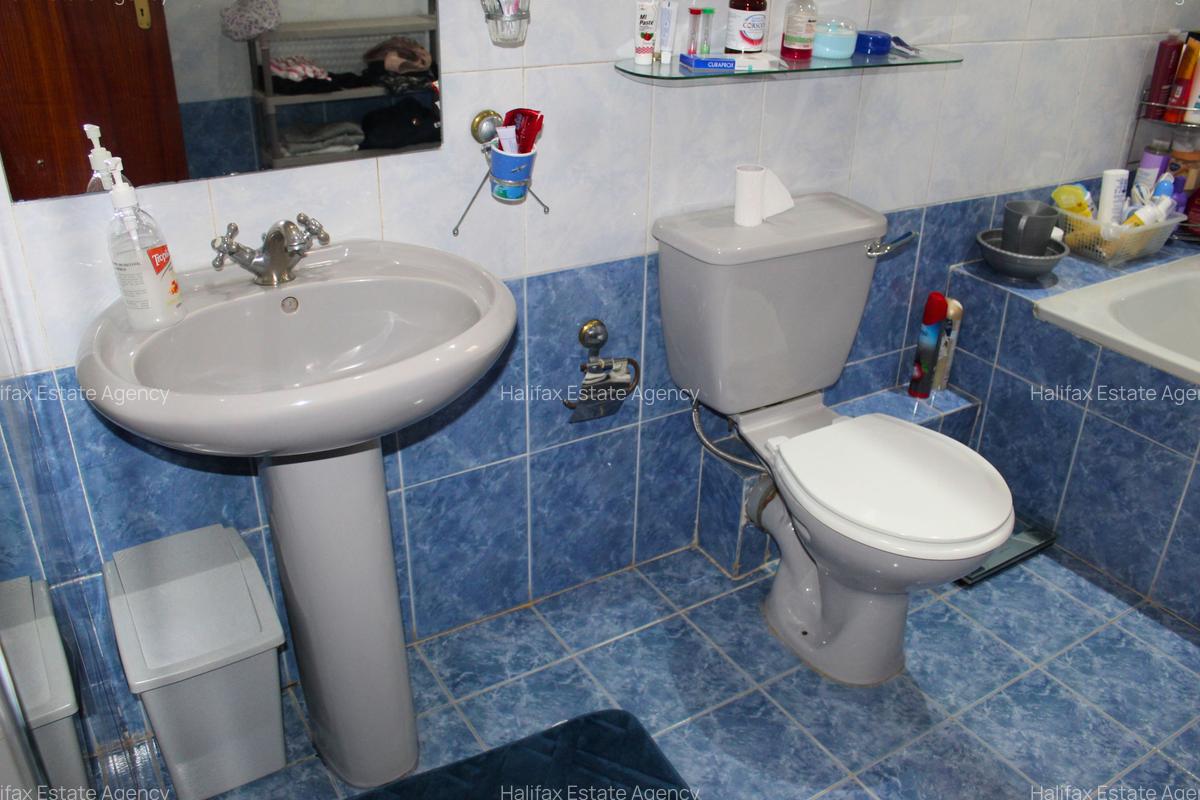 4 Bed Apartment with En Suite in Brookside - 14