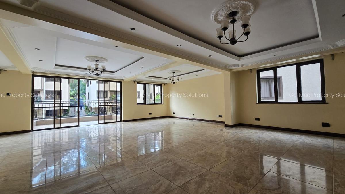 5 Bed House with En Suite in Lavington - 5
