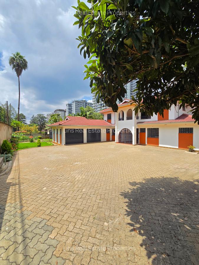 4 Bed House with En Suite in Lavington - 3