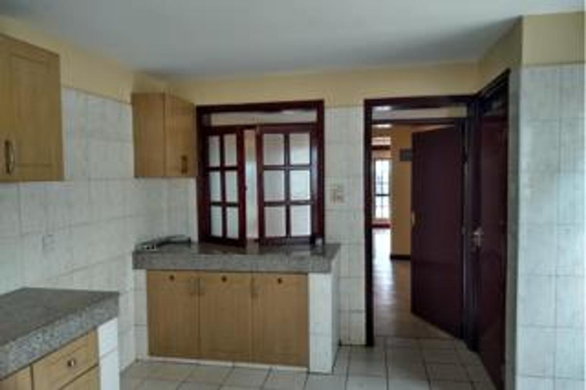 4 Bed House with En Suite in Brookside - 3