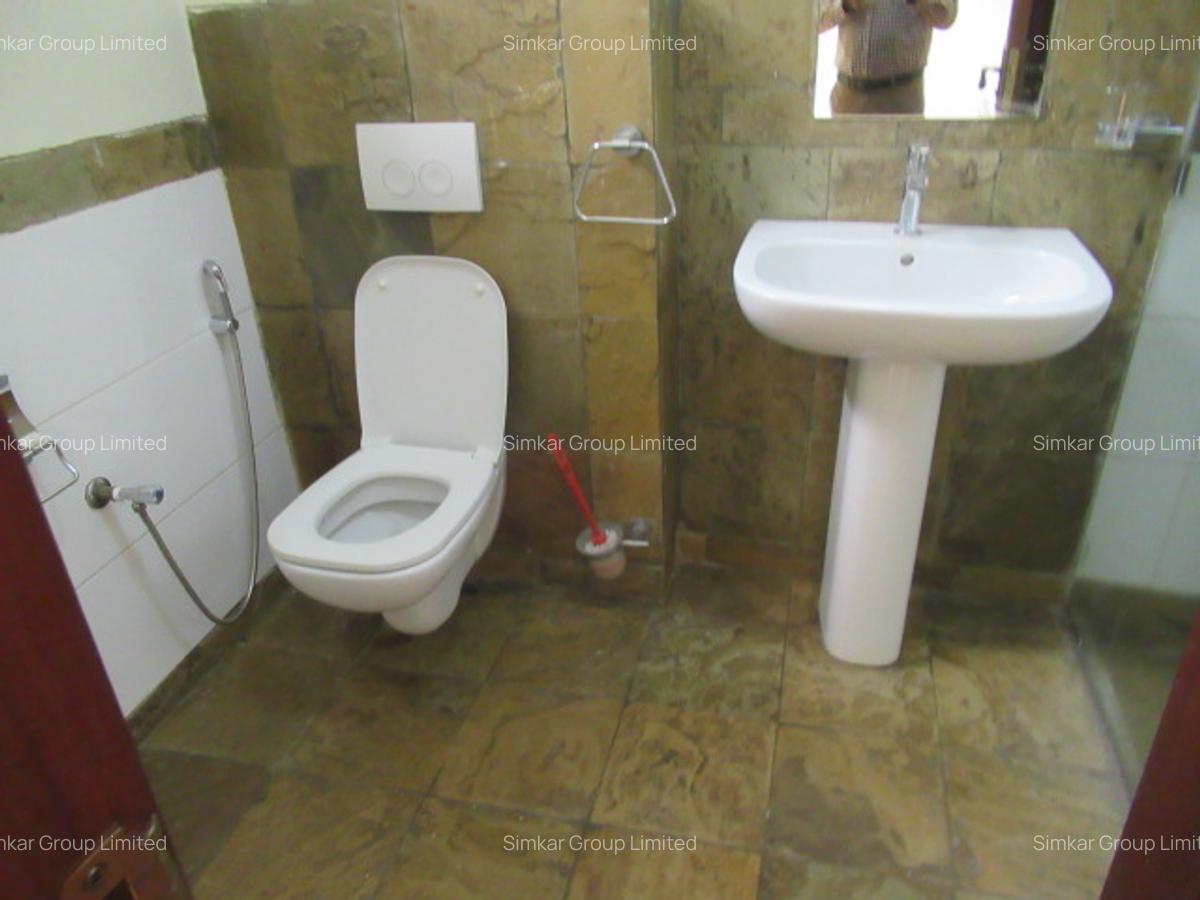 4 Bed Apartment with En Suite at Riverside Drive - 9