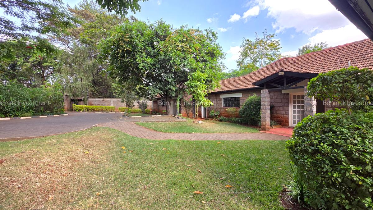 4 Bed House with En Suite at Lavington Green - 2