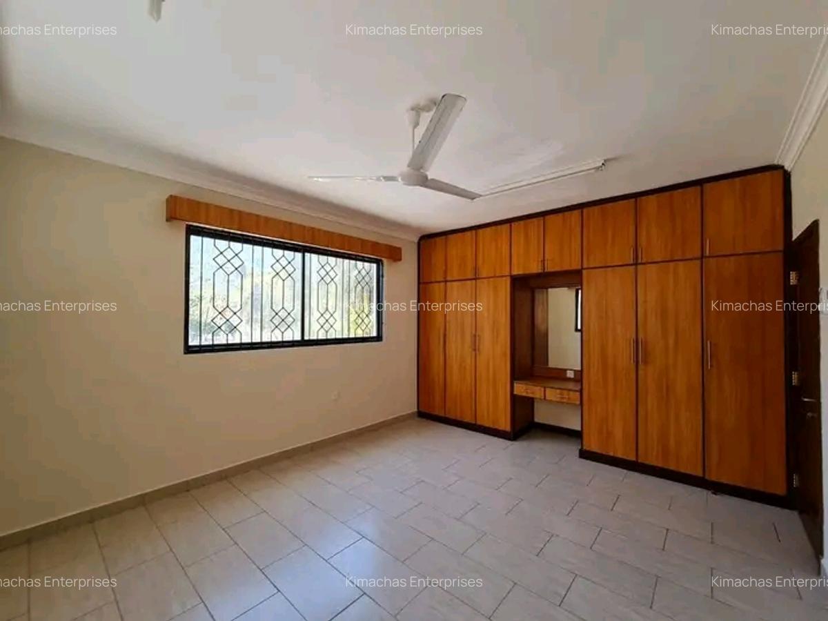 3 Bed Apartment with En Suite at Moyne Drive - 4