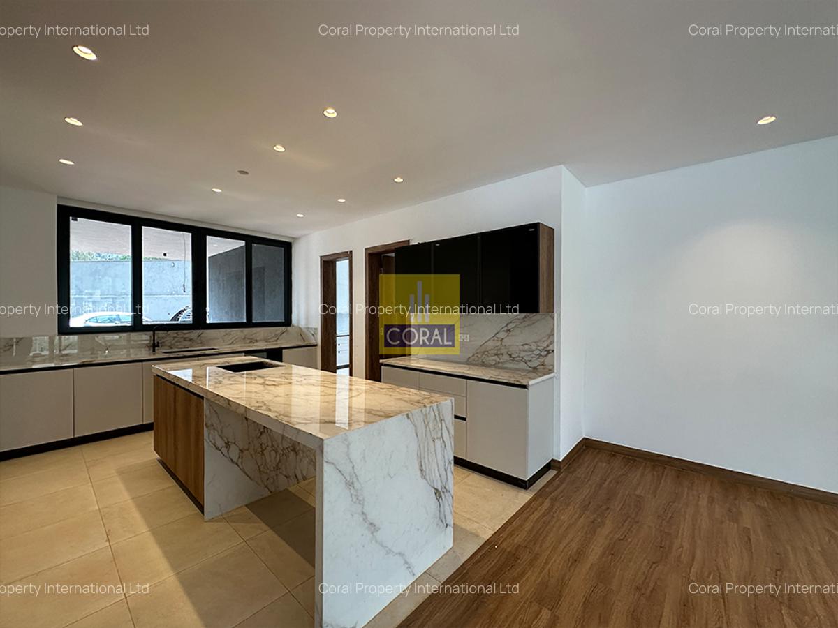 5 Bed House in Rosslyn - 5