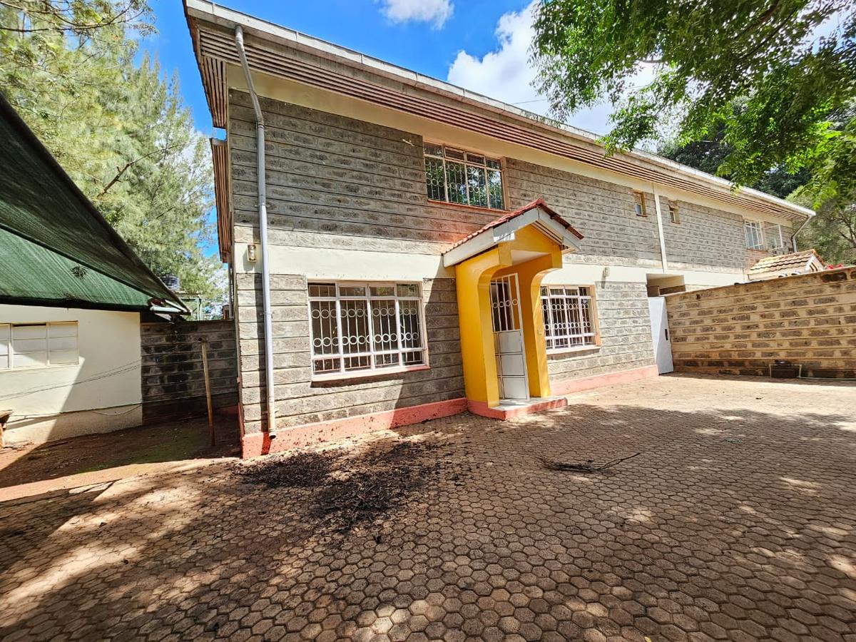 3,000 ft² Commercial Property with Service Charge Included in Lavington - 2