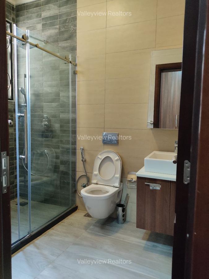 5 Bed Townhouse with En Suite at Lavington - 20