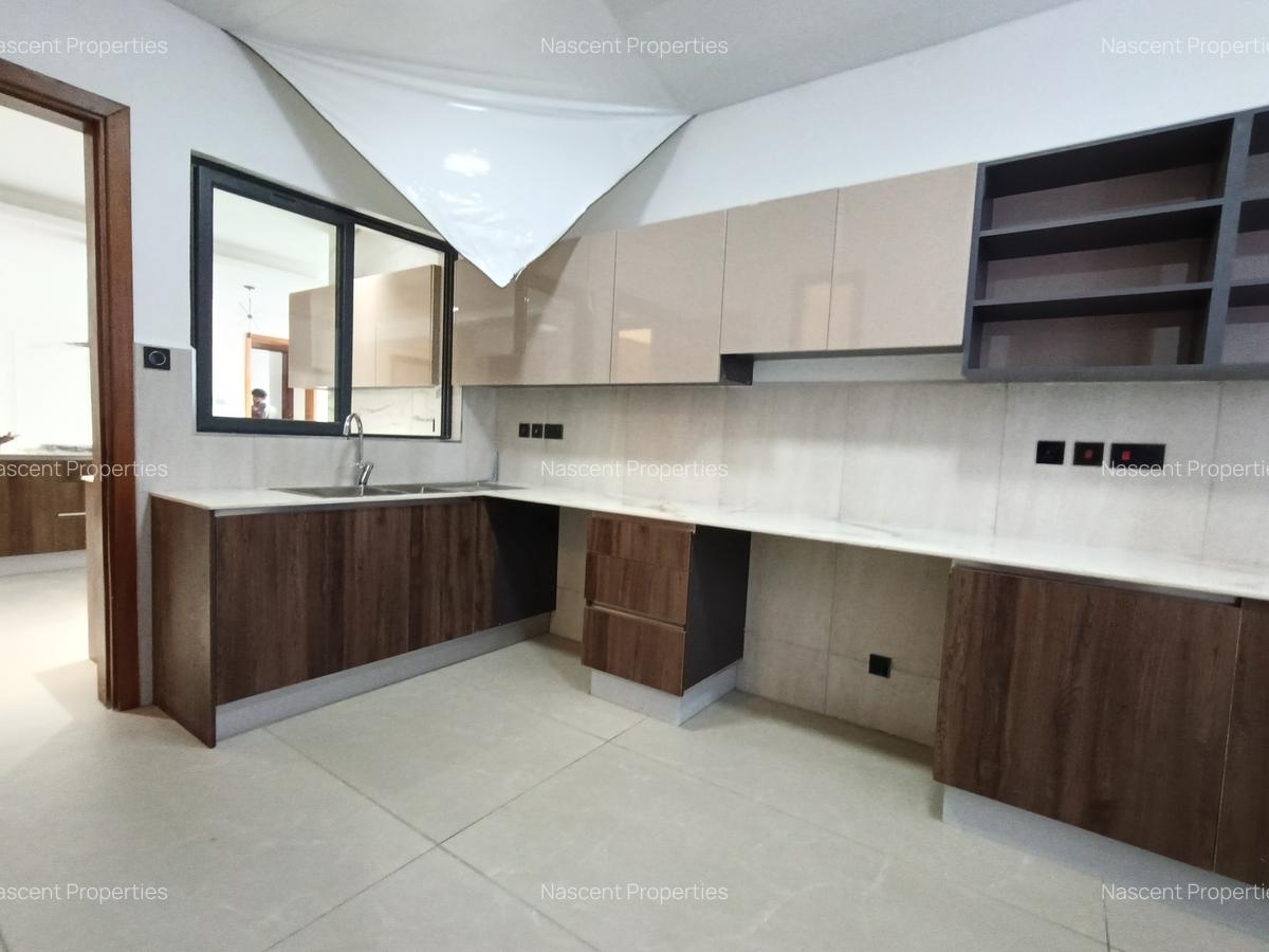 3 Bed Apartment with En Suite in Riverside - 17