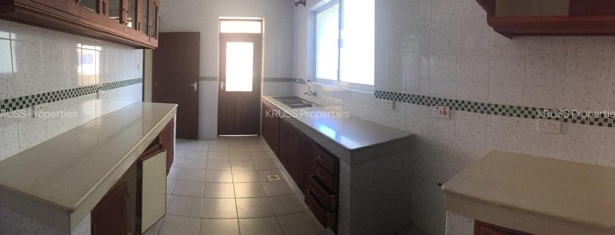 2 Bed Apartment with En Suite in Nyali Area - 8