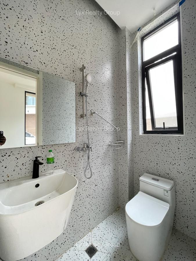 5 Bed Villa with En Suite in Lavington - 7