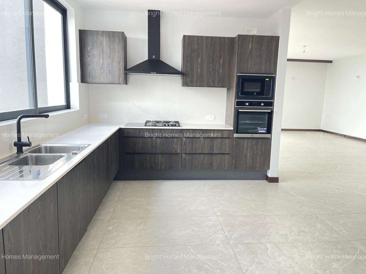 Furnished 5 Bed Apartment with En Suite in Westlands Area - 10
