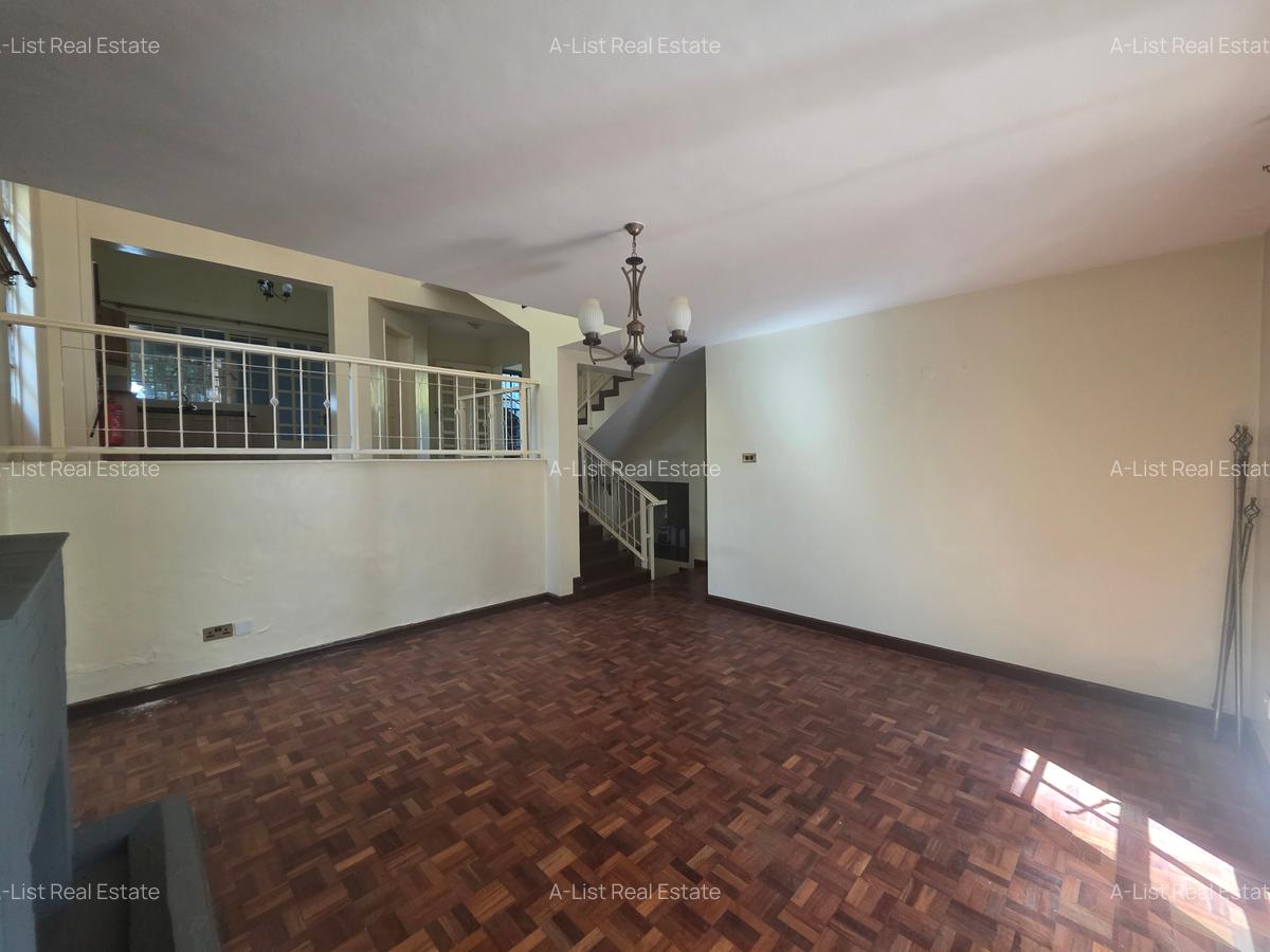 4 Bed Villa with En Suite at Redhill - 12