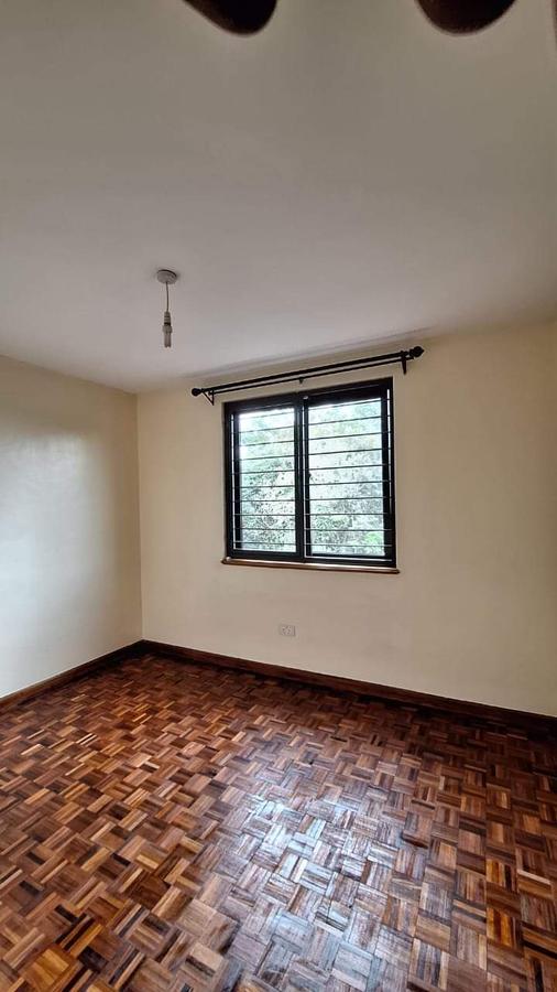 5 Bed Townhouse with En Suite at Lavington - 8