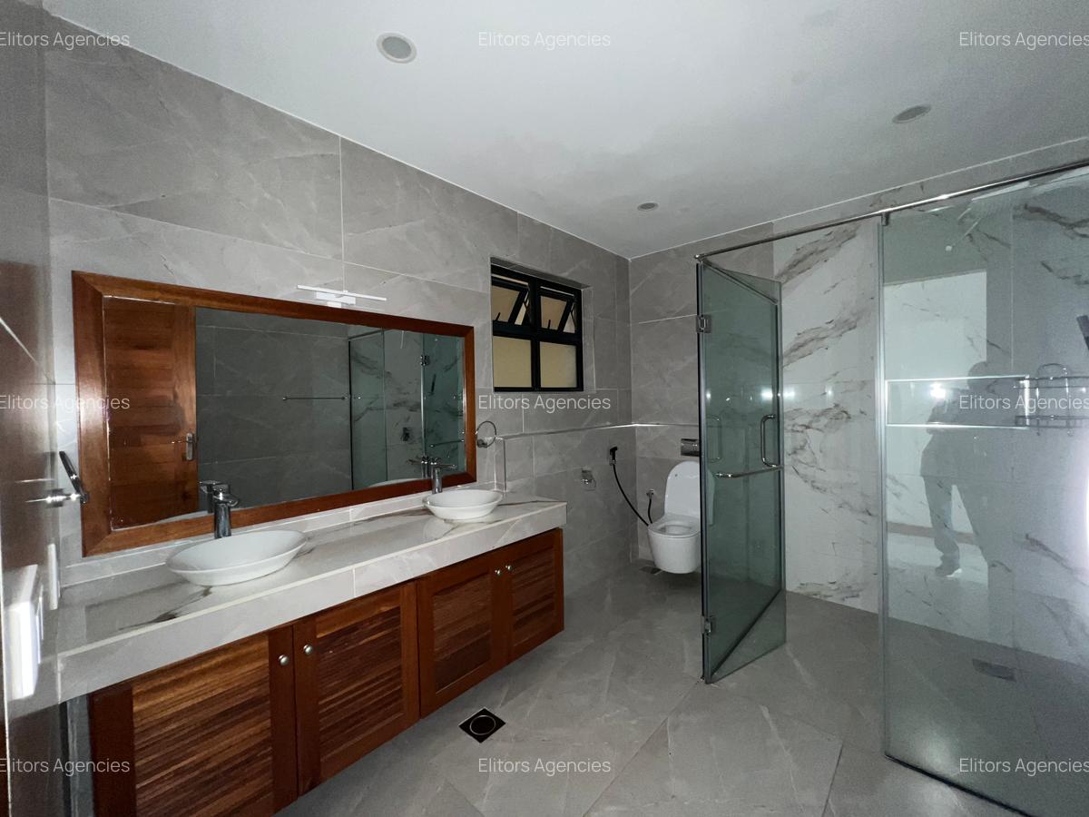 4 Bed Apartment with En Suite at Lantana Road - 15