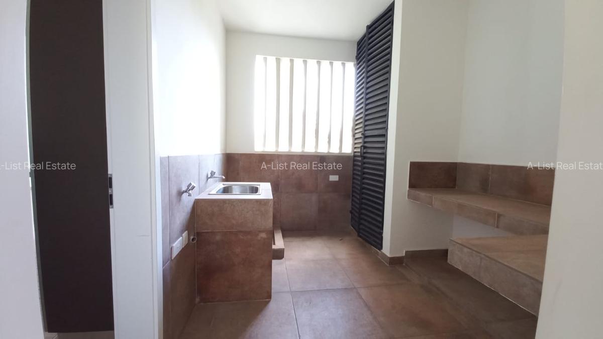 3 Bed Apartment with En Suite at Riverside Lane - 6