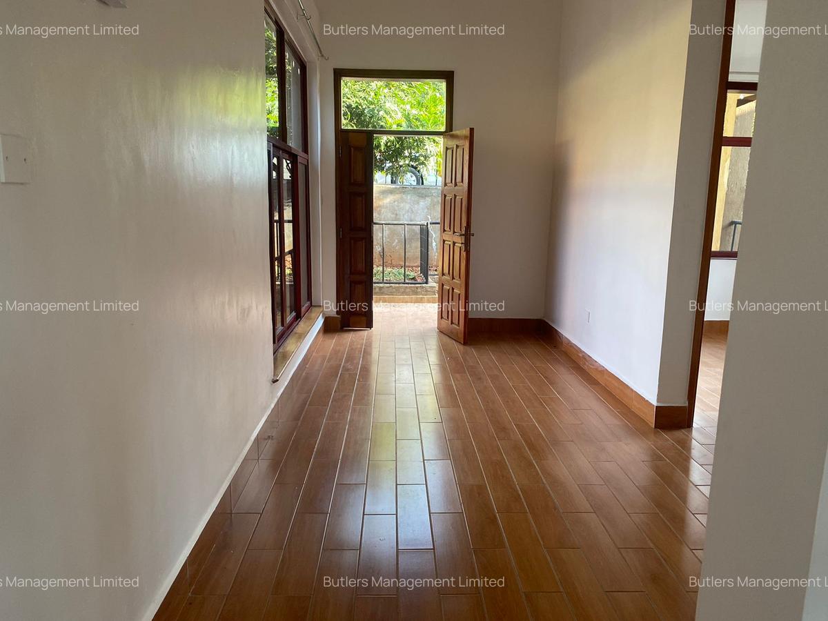 4 Bed Townhouse with En Suite in Redhill - 15