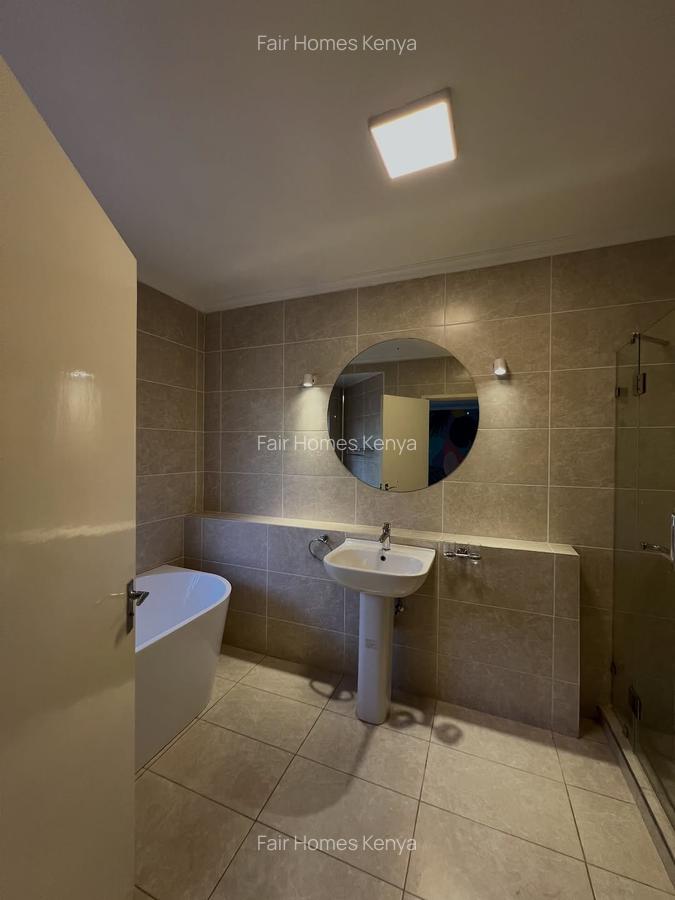 4 Bed House with En Suite at Lavington Green - 15