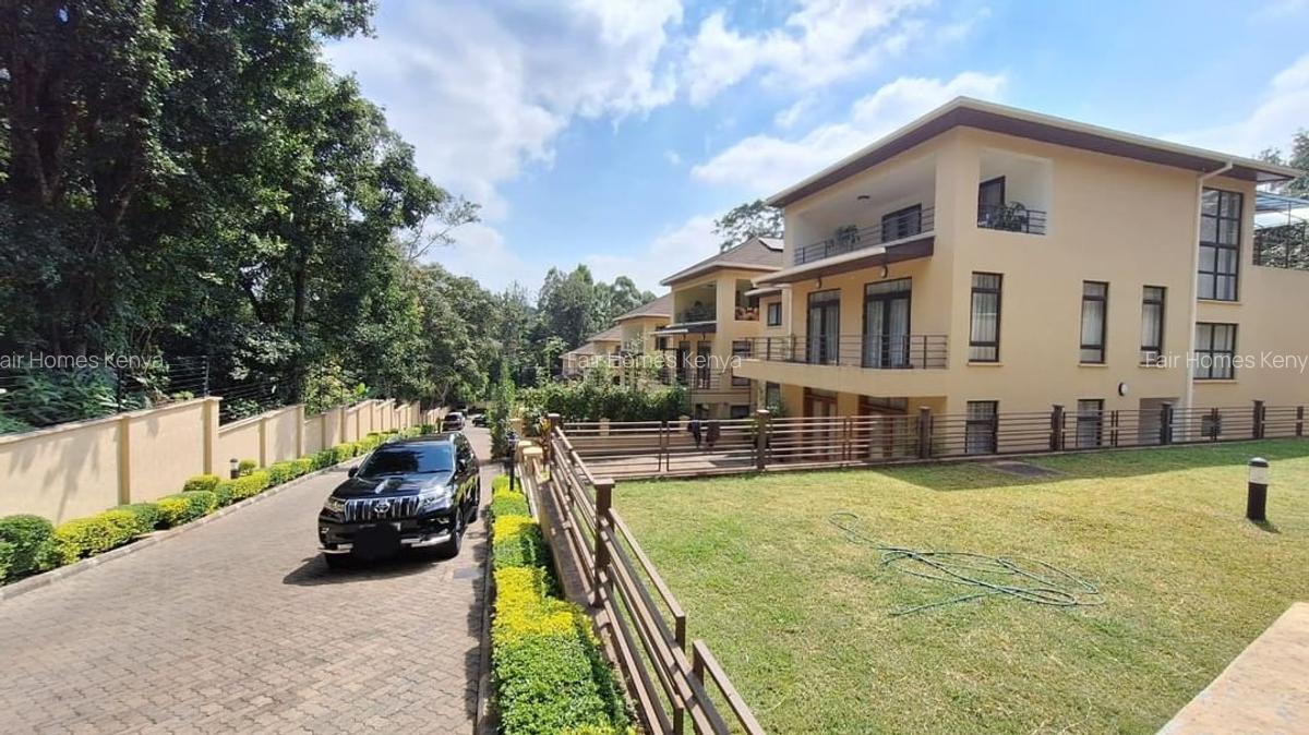 5 Bed Townhouse with En Suite at Lavington Green - 1