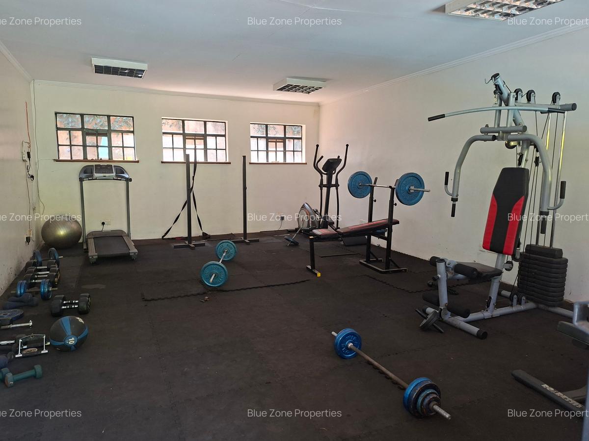 5 Bed Townhouse with En Suite at Close To Isk - 6