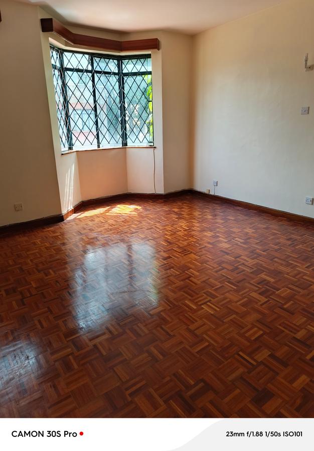 4 Bed Townhouse with En Suite at Lavington - 16