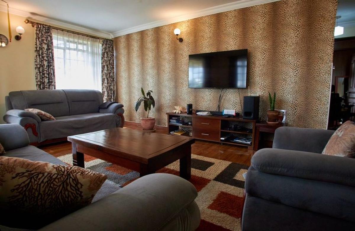 2 Bed Apartment with En Suite in Lavington - 2