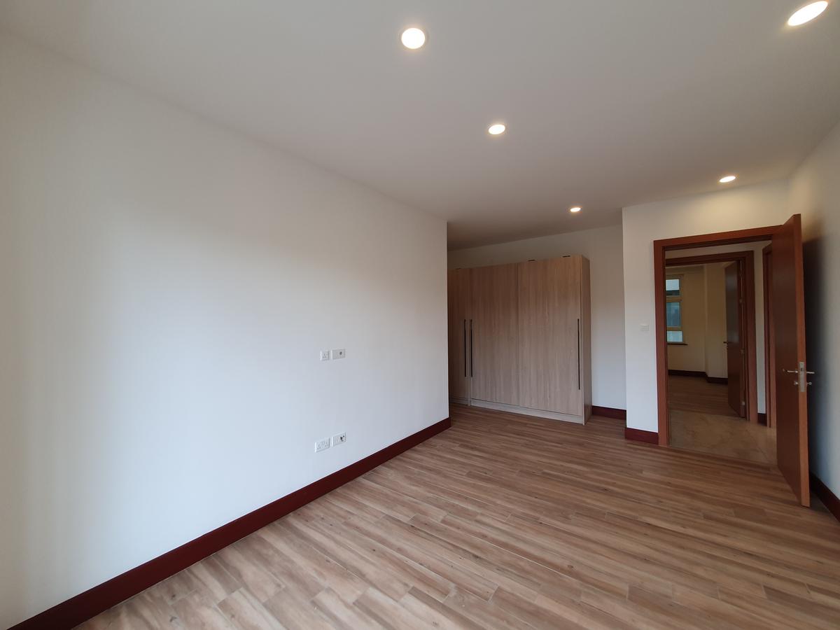 3 Bed Apartment with En Suite at City Park Drive - 11