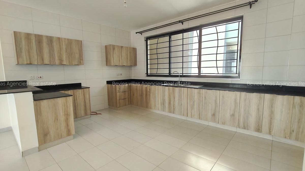 4 Bed Apartment with En Suite at Parklands - 6
