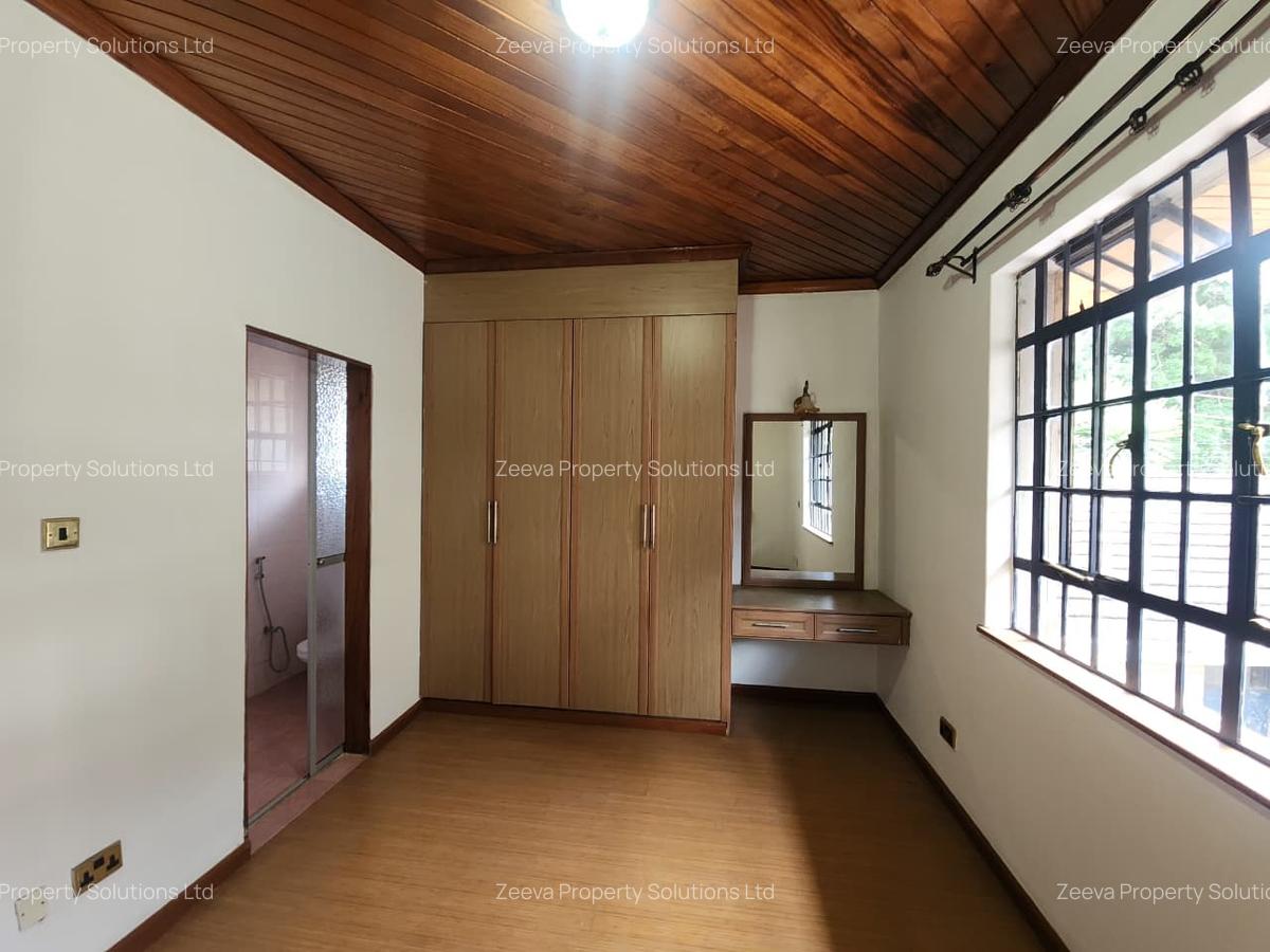 5 Bed House with En Suite in Lavington - 10