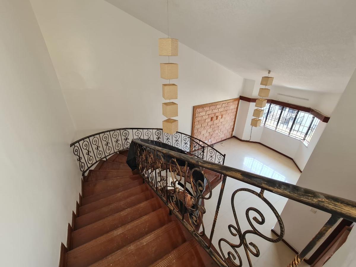 4 Bed Townhouse with En Suite at Brookside Drive - 16