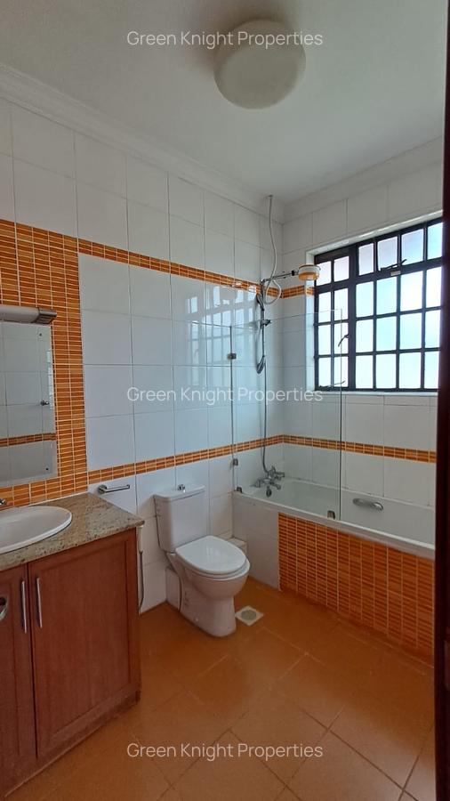 4 Bed House with En Suite in Lavington - 13