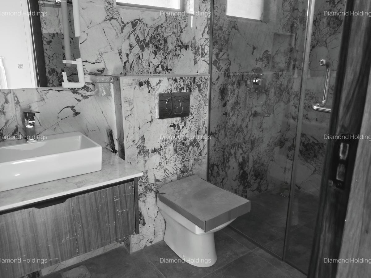 2 Bed Apartment with En Suite in Brookside - 6