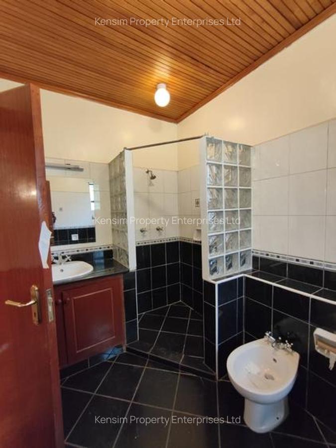 4 Bed Townhouse with En Suite in Lavington - 12