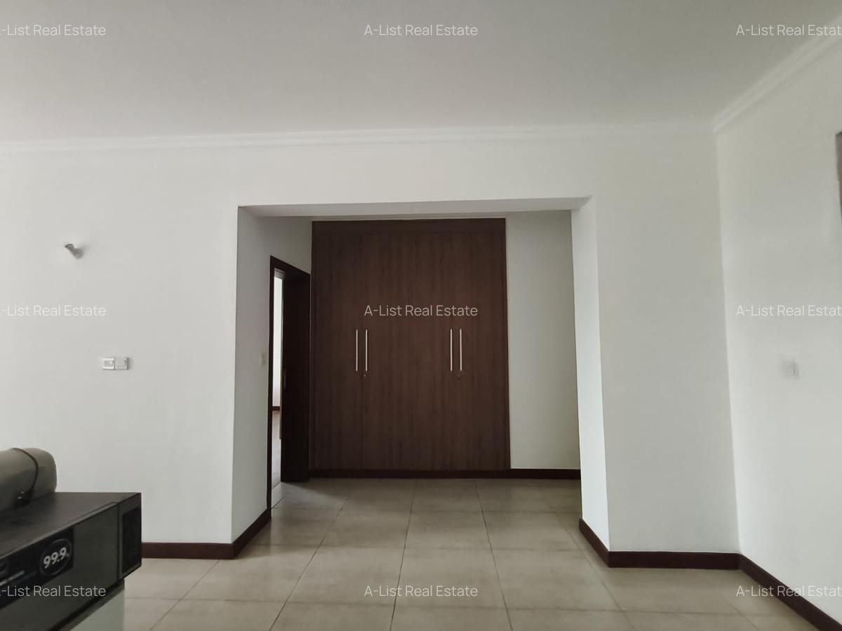 3 Bed Apartment with En Suite at City Park Drive - 11