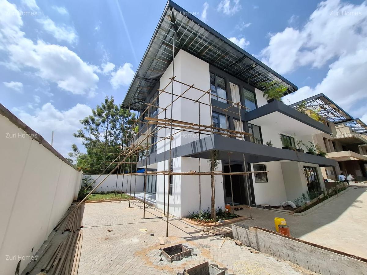 5 Bed Townhouse with En Suite in Lavington - 6