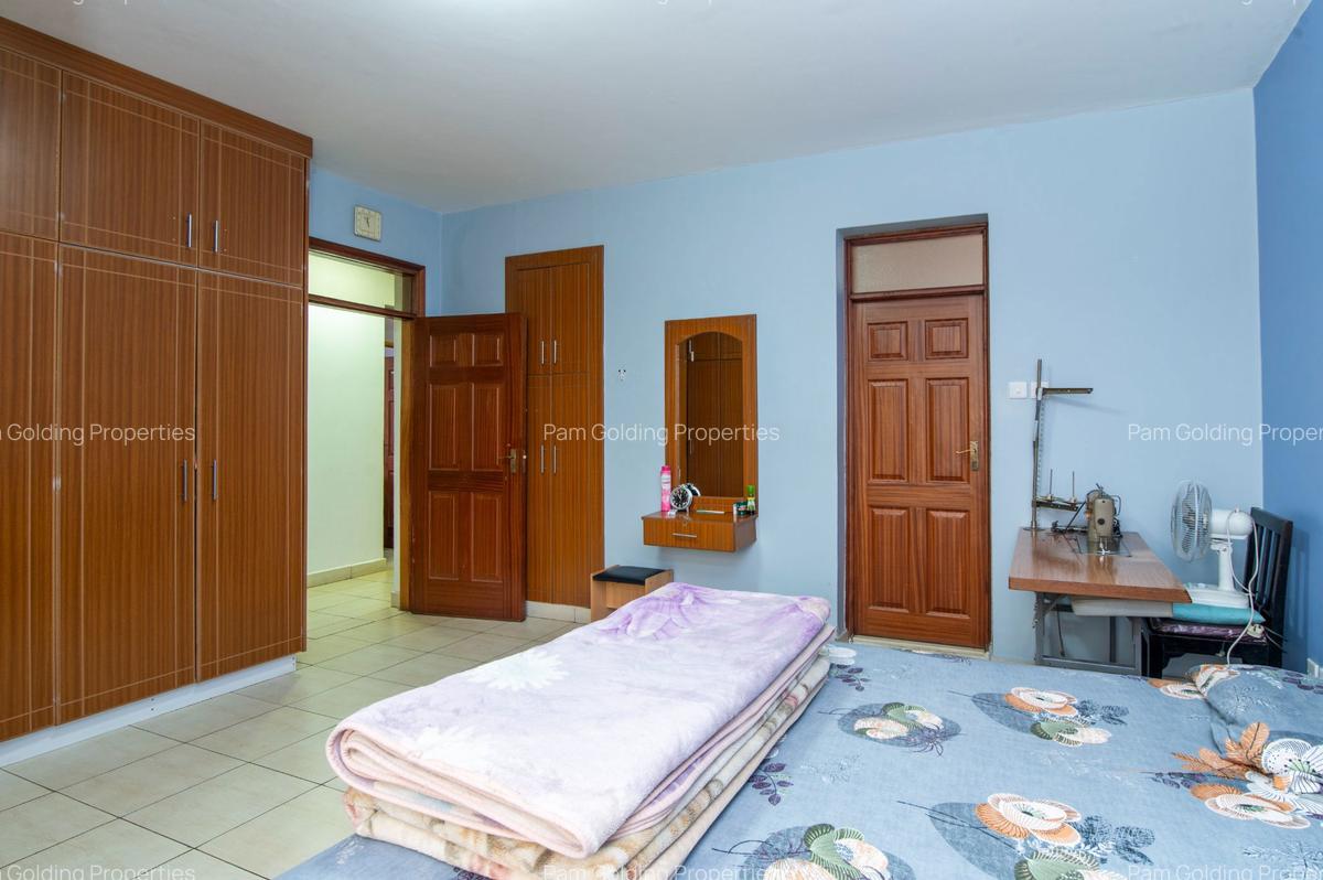 3 Bed Apartment with En Suite in Parklands - 17