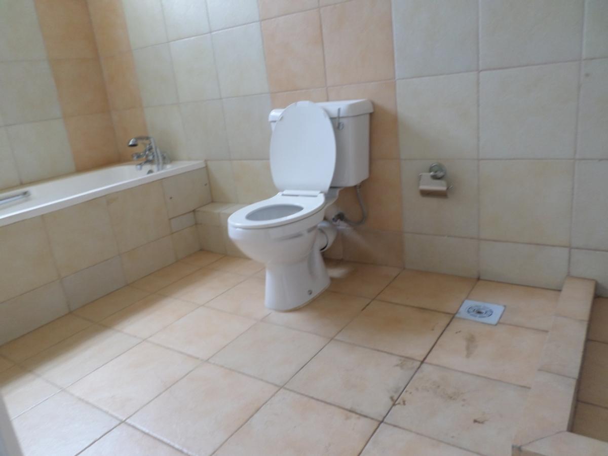 3 Bed Apartment with En Suite at Lavington - 12