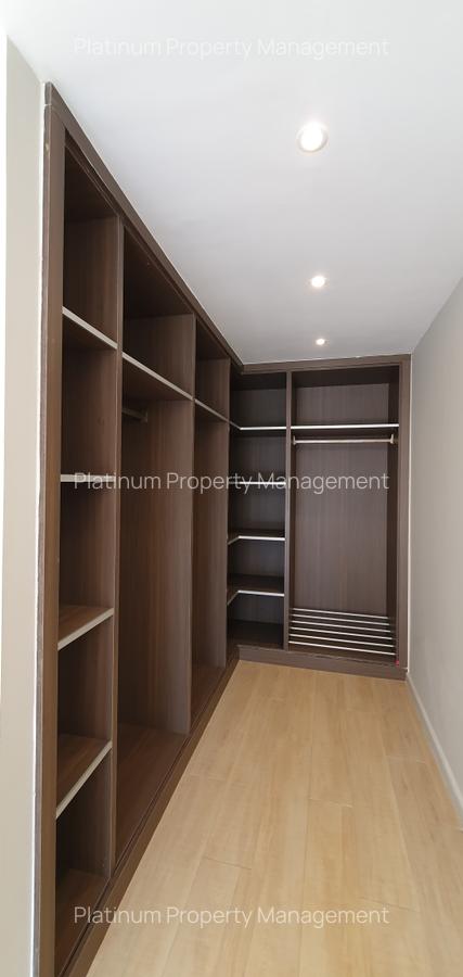 5 Bed Townhouse with En Suite in Kyuna - 15