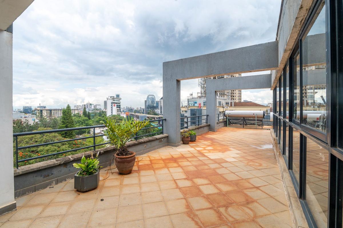 3 Bed Apartment with En Suite in Westlands Area - 10