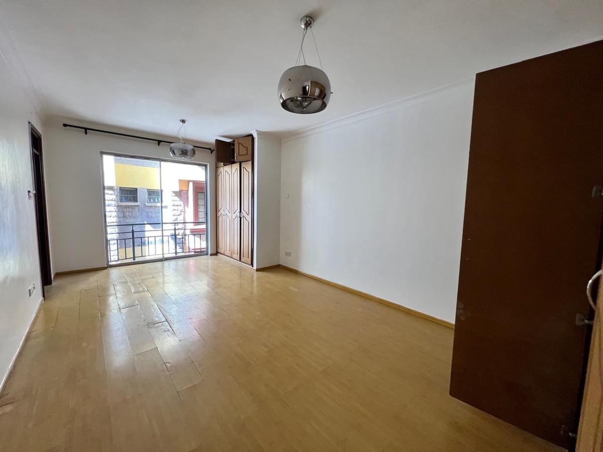 3 Bed Apartment with En Suite in Lavington - 7