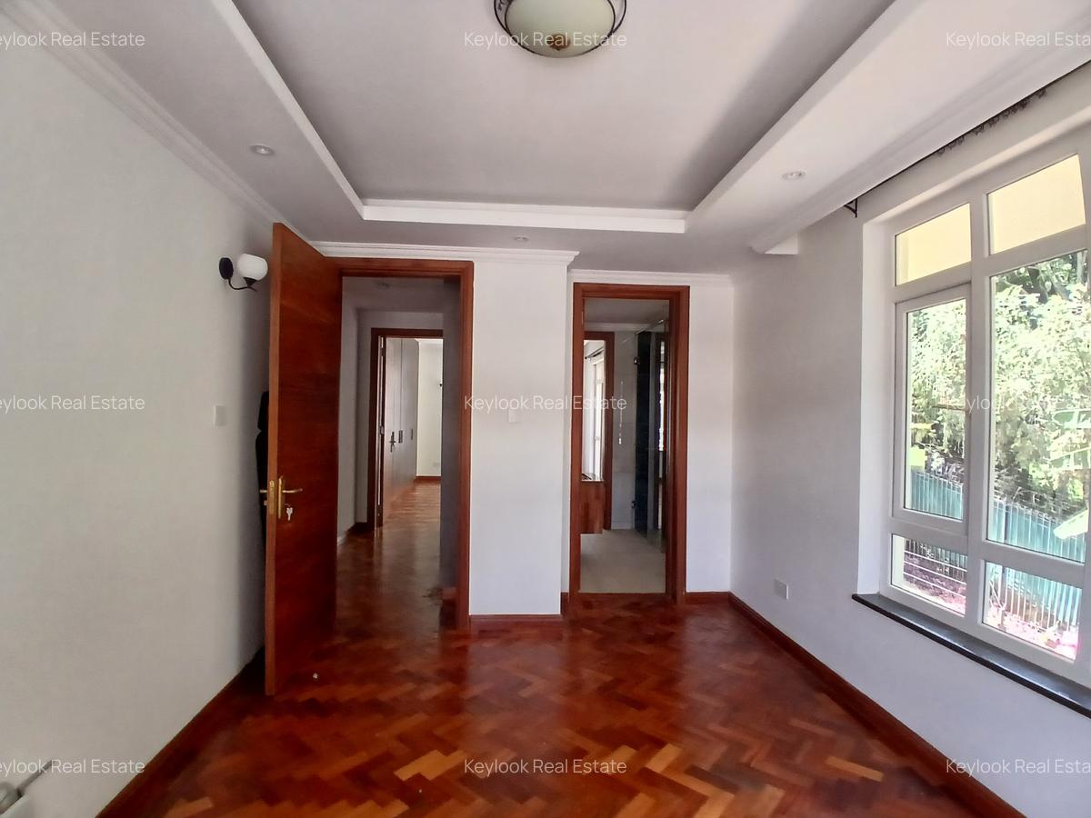 5 Bed Townhouse with En Suite at Lavington Green - 19