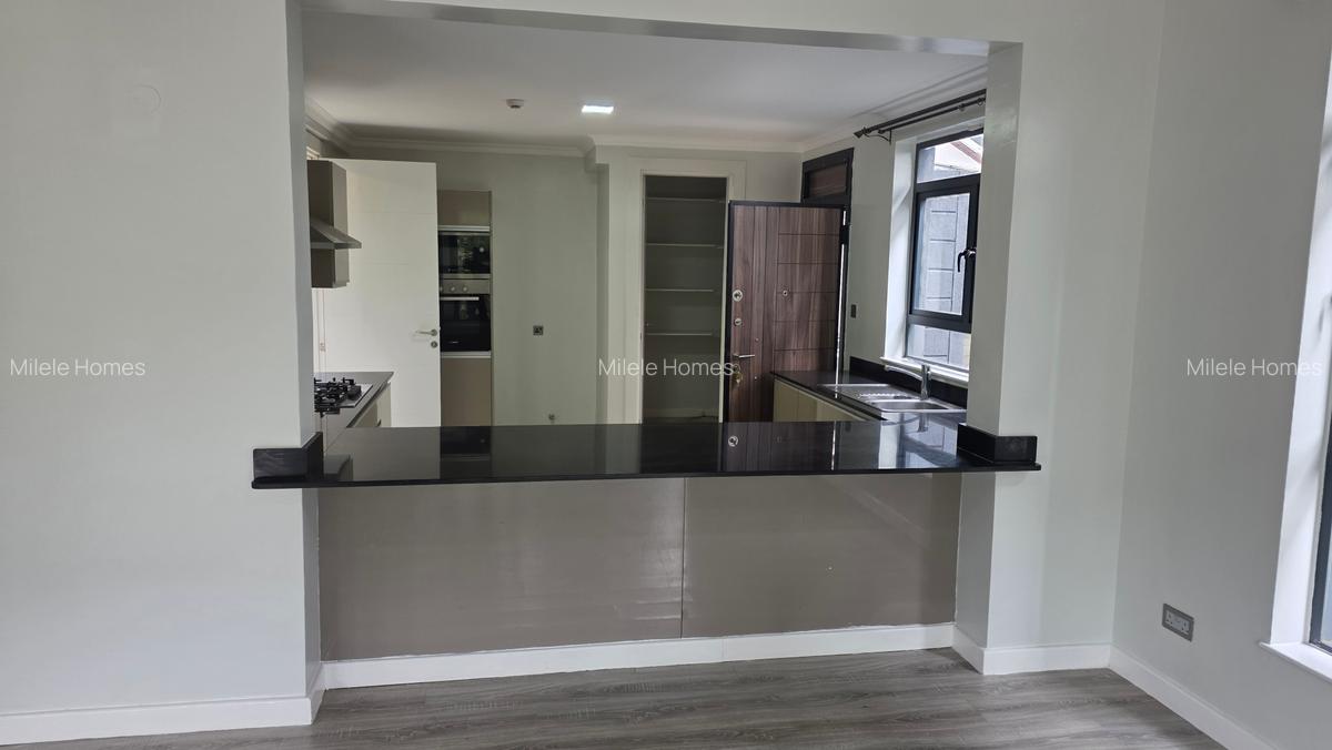 5 Bed Townhouse with En Suite at Paradise - 19